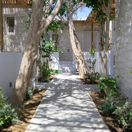 Stone Whisper Apartmanhotel 3*